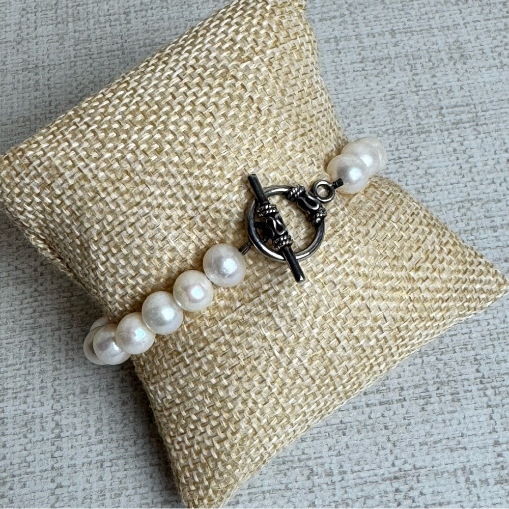Pearl Bracelet with Silver Toggle Clasp - Picture 1 of 4